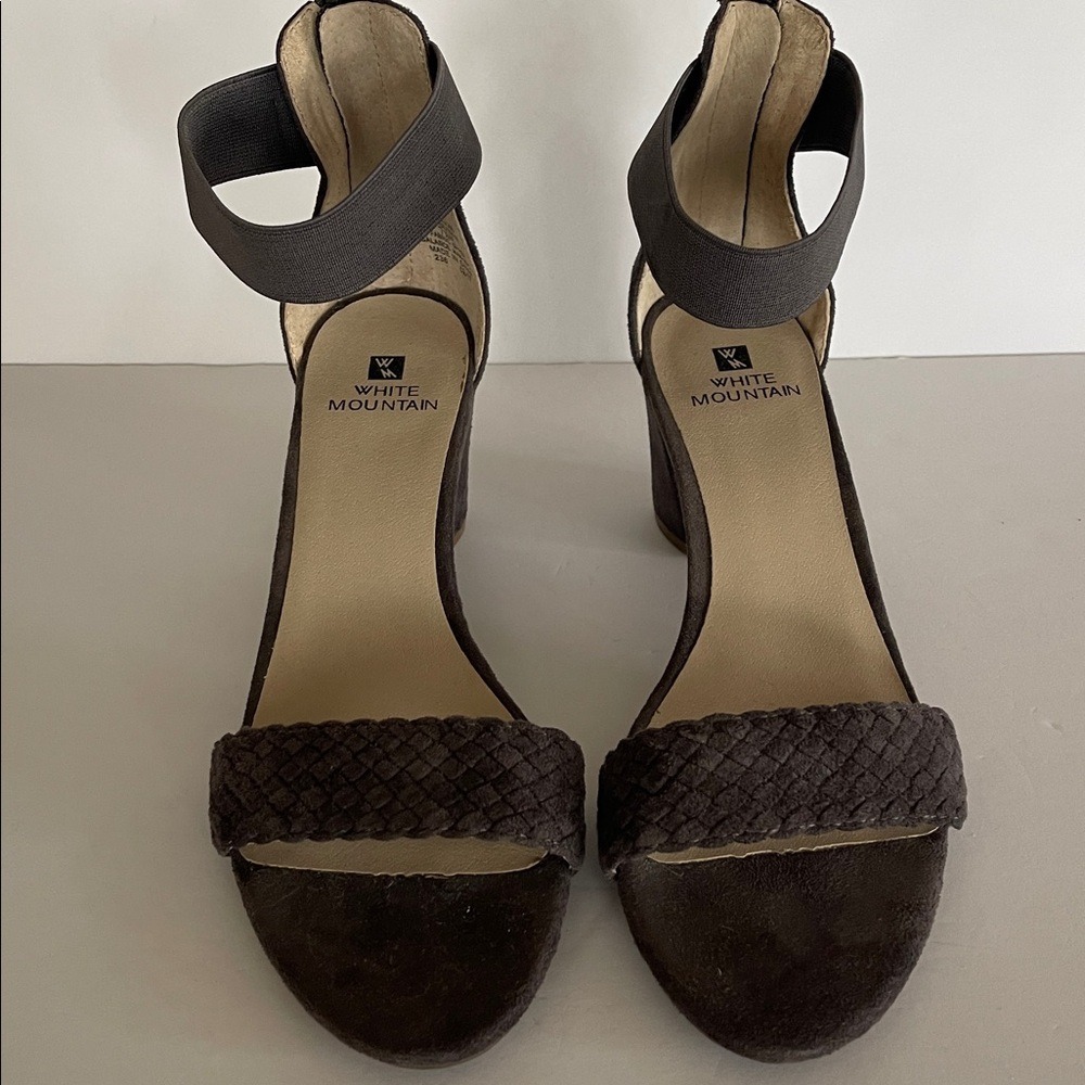 White Mountain Gray Faux Suede Block Heel‎ Sandals 7.5